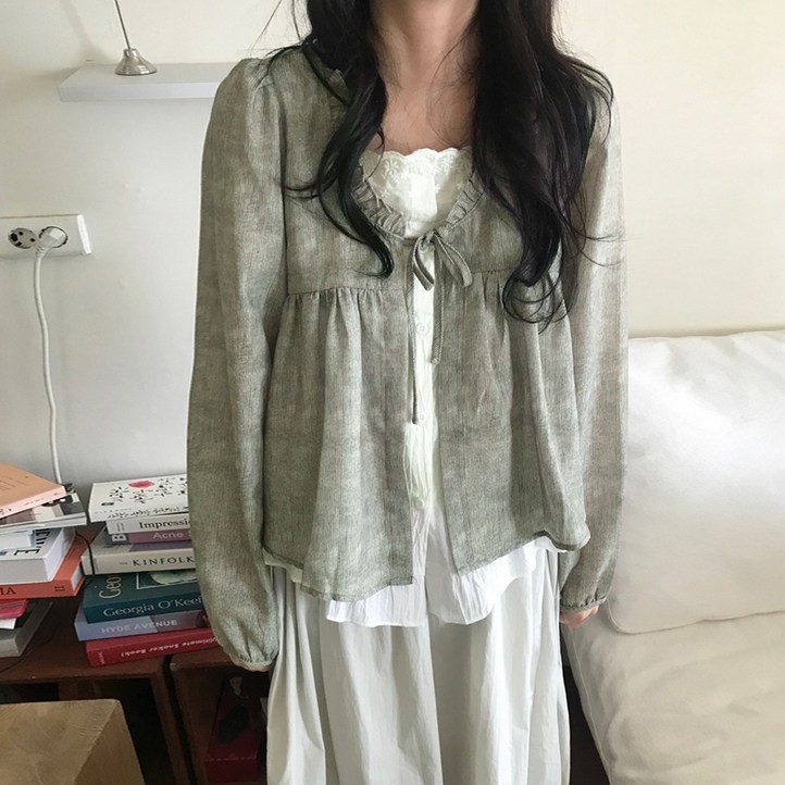 페트리코어 일체형 레이어드 프릴 스트라이프 블라우스