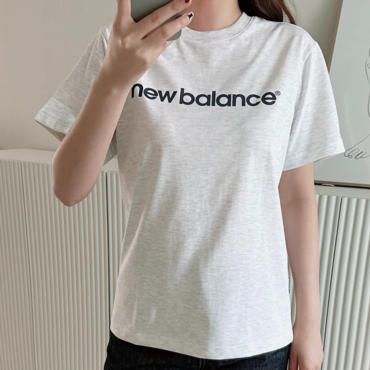 뉴발란스 반팔 라운드티 스탠다드핏 레터링로고 남여공용 SGD100521
