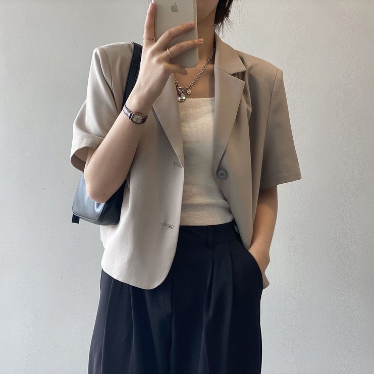 오피스룩 여자 무지 반팔 크롭 정장 자켓 루즈핏 심플 카라넥 버튼 양복 코트 오피스룩 여자 무지 반팔 크롭 정장 자켓 루즈핏 심플 카라넥 버튼 양복 코트