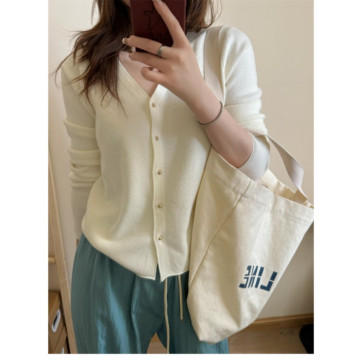 여성 가을 브이넥 소프트 가디건 여성 가을 브이넥 소프트 가디건