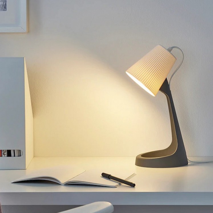 이케아 조명 독서등 스발레트 다크그레이화이트 탁상 책상 학습 공부 작업 스탠드